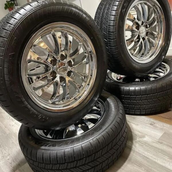 Like-new 20-inch Chevy wheels for Silverado and Tahoe