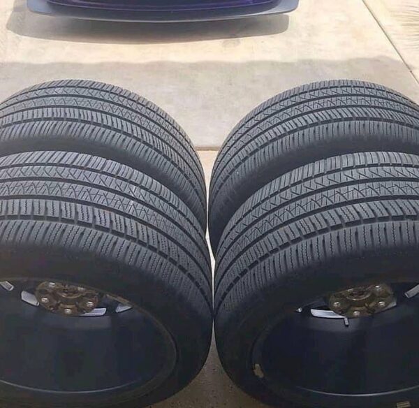 Pirelli 305/35/20 tires on Dodge Charger